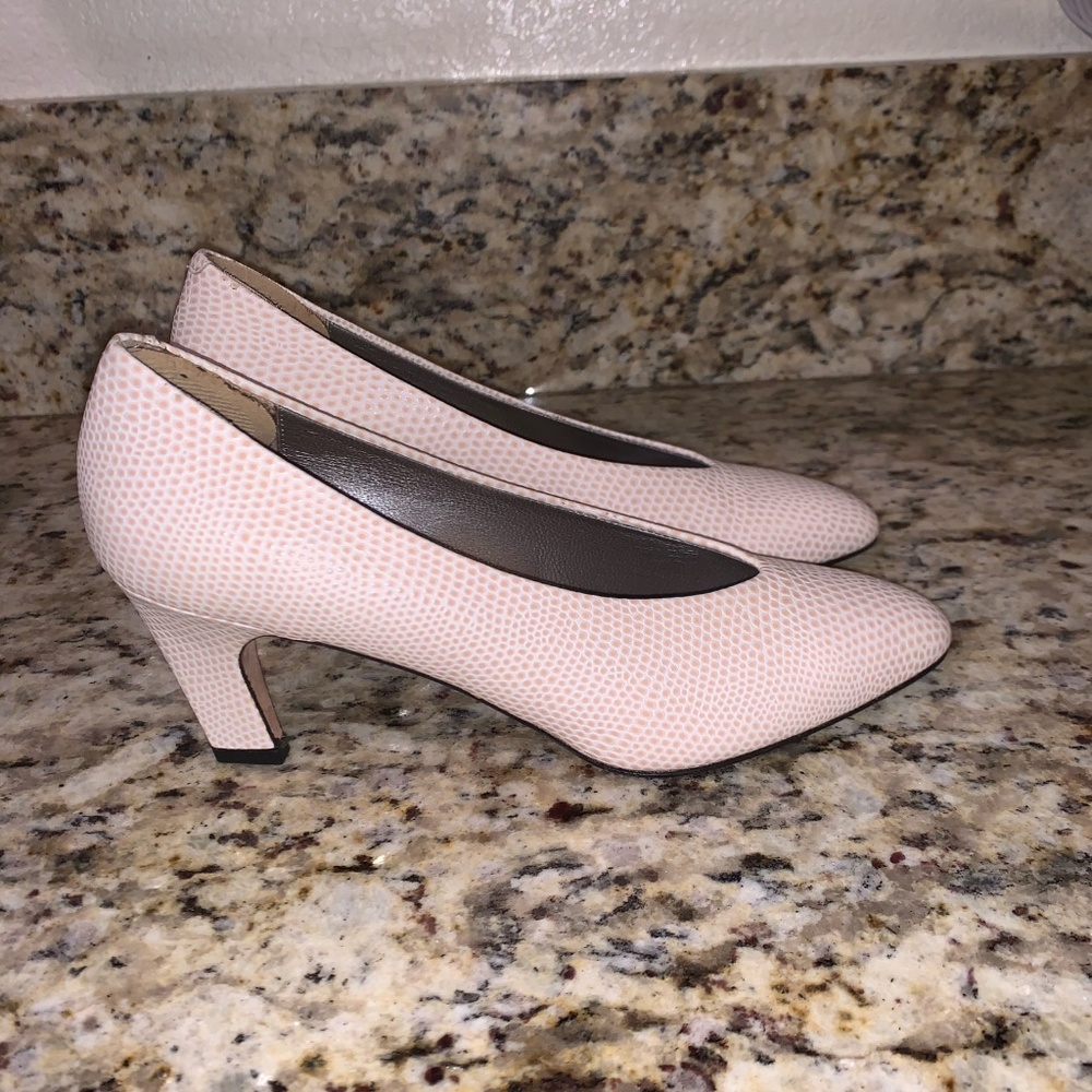 Magik by Amalfi Nicole Shoes in Pink